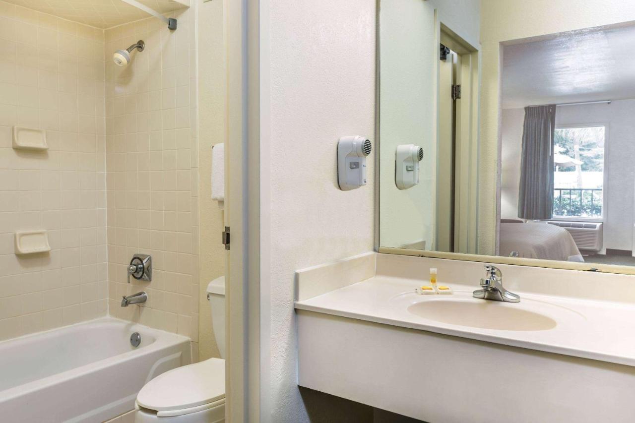 Days Inn By Wyndham Lake Park/Valdosta Экстерьер фото